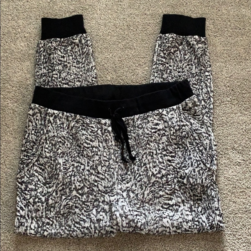 Elizabeth and James jasper joggers